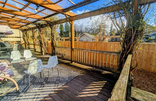 Orenco House | Gorgeous home in the heart of Orenco, close to Intel, Nike, perfect for groups!