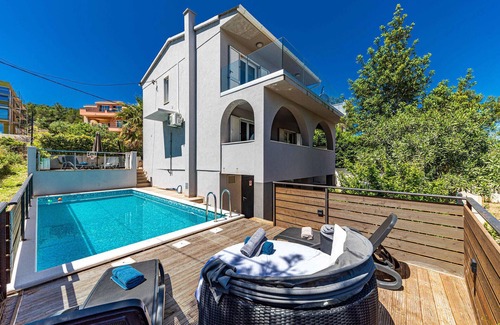 Slatine House | Gorgeous home in Trogir with jacuzzi