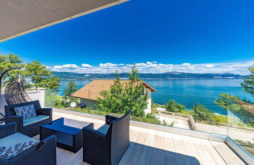 Slatine House | Gorgeous home in Trogir with jacuzzi