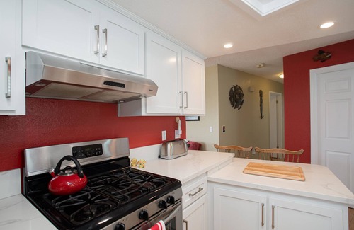 Oceano House | GORGEOUS HOME, STEPS TO THE BEACH WITH OCEAN VIEWS!