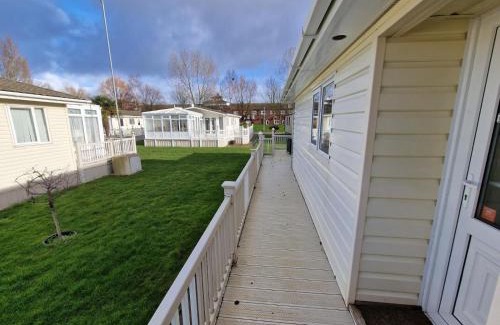 Skegness Cabin | Gorgeous Lodge With Decking At Southview Holiday Park In Skegness Ref 33093V