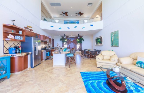 Isla Mujeres House | Gorgeous luxurious retreat on the Caribbean with unrestricted views!