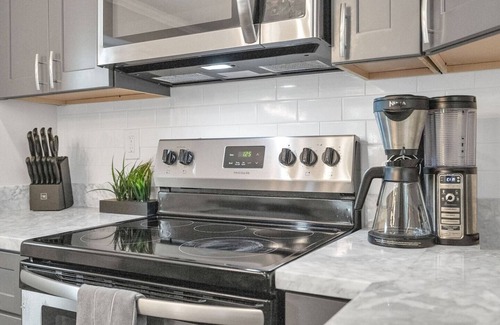Tulane - Gravier Apartment | "Gorgeous Mid-City Home: 3BR, 2BA, Pet-Friendly, Near Parades and Canal Streetcar Line