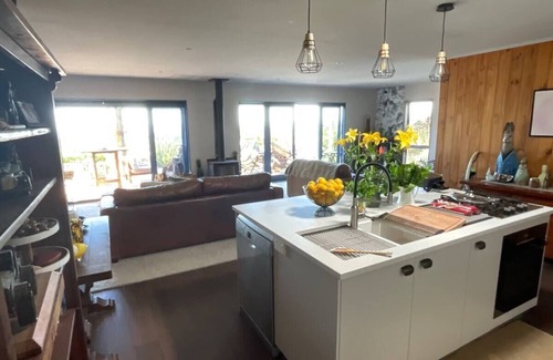 Katikati House | Gorgeous Ocean View from Waihi Beach -Mt Maunganui, Private Rustic country home