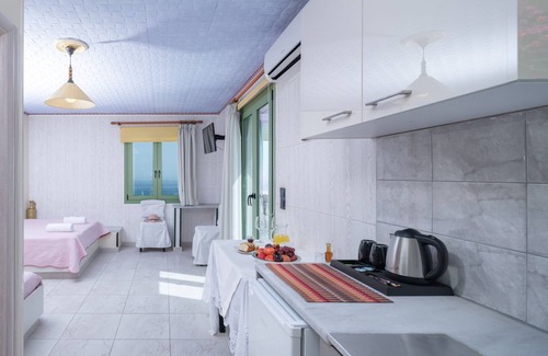 Piskopiano House | Gorgeous Studio for 2 People, Swimming Pool and Sea View
