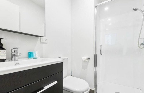 Avondale Apartment | Gorgeous Studio - Heart of Avondale - Netflix WiFi