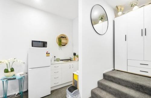 Avondale Apartment | Gorgeous Studio - Heart of Avondale - Netflix WiFi