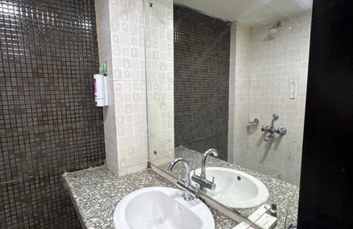 Kishangarh Hotel | Goroomgo Chandigarh Grand and Banquet