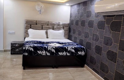 Jalandhar Hotel | Goroomgo Crown Inn Jalandhar