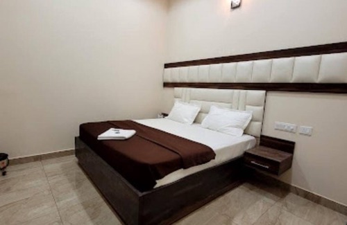 Jalandhar Hotel | Goroomgo Crown Inn Jalandhar