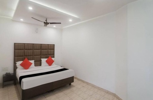 Chandigarh Hotel | Goroomgo Motel Maurya Chandigarh