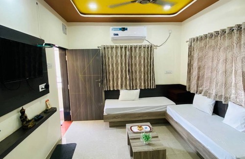 Rajpipla Hotel | Goroomgo The Rudra Homestay Gujrat