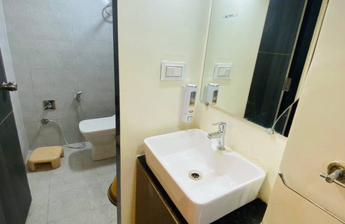 Rajpipla Hotel | Goroomgo The Rudra Homestay Gujrat