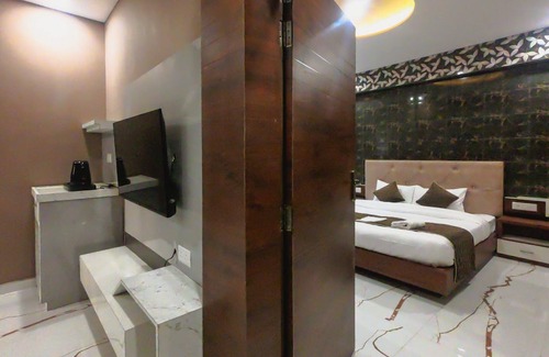 Banikhet Hotel | Goroomgo Viva La Vida Dalhousie
