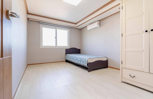 Sokcho House | Goseong Ayajin Beach Pension