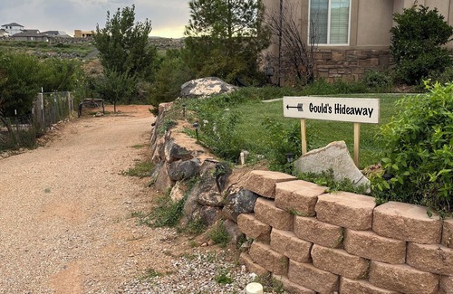 Hurricane Apartment | Gould’s Hideaway off street parking, close to Sand Hollow, Quail & Zion.