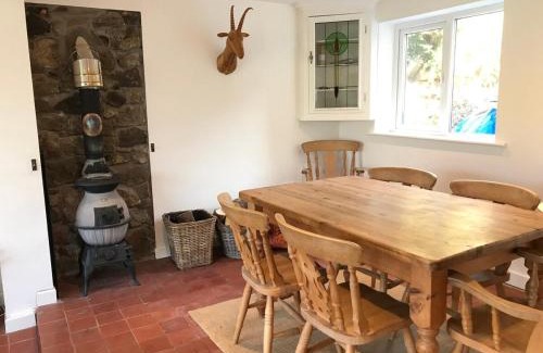 Crynant Apartment | Gower cottage for 2-4 with sea views near sandy beach