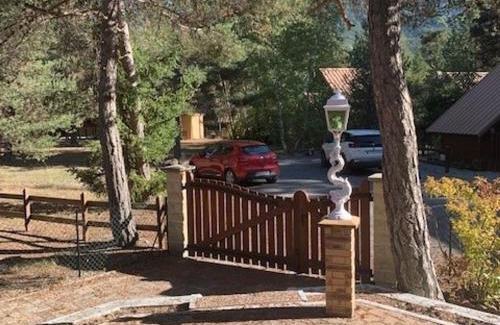 Barcelonnette Ski Chalet | Grand Chalet entre Barcelonnette et Praloup, 3 Chambres, Terrasse Ombragée, Accès Navette et Golf - FR-1-165A-121