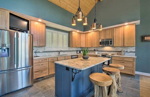 Nellysford House | Grand Chalet w/Hot Tub - Near Wintergreen Resort