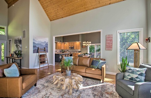 Nellysford House | Grand Chalet w/Hot Tub - Near Wintergreen Resort