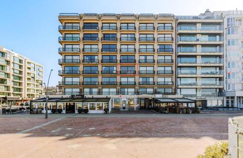 Oostduinkerke-Bad House | Grand Hotel D3 G