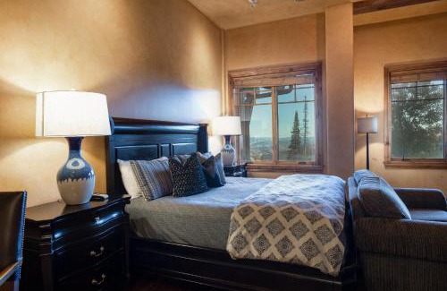 Empire Pass Apartment | Grand Lodge - Studio #205 - Ski-in ski-out Hotel Room