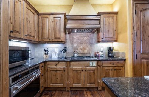 Empire Pass Apartment | Grand Lodge - Studio #205 - Ski-in ski-out Hotel Room