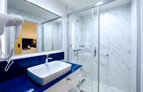New Boulevard Hotel | GRAND PALACE TWINS TOWERS of BATUMI