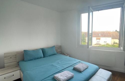 Moret-sur-Loing Apartment | Grand T2 rénové - Bord du canal - Commerces à pied