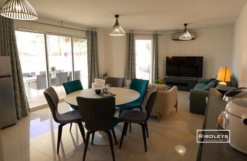 Vias Apartment | Grand T3 neuf climatisé avec WIFI à 100m de la mer