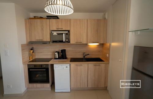 Vias Apartment | Grand T3 neuf climatisé avec WIFI à 100m de la mer