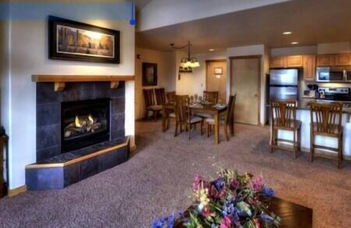 Four O'Clock Resort | Grand Timber Lodge Resort, Fireplace, Ski-In/Out