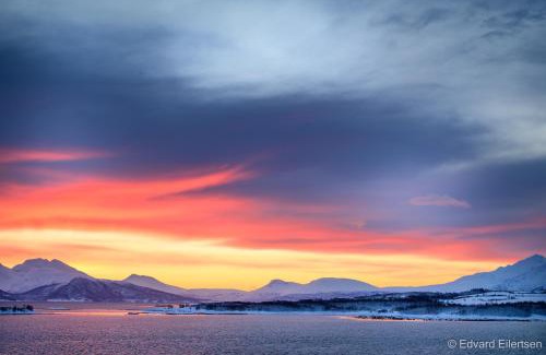 Tromso Apartment | Great apartment with a lovely view of the sea and mountains