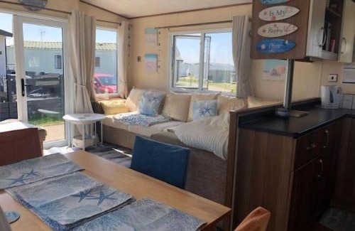 Harwich Other | Great Caravan With Decking And Wi-Fi At Dovercourt Holiday Park Ref 44002F