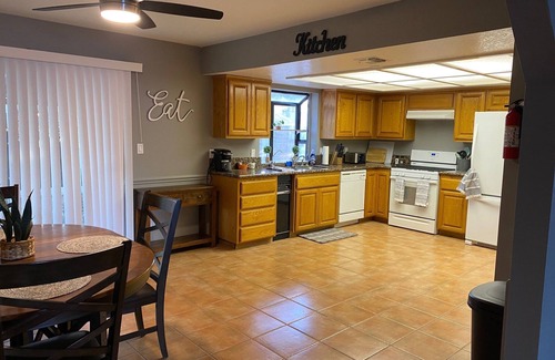 Bullhead City House | Great House, 1/2 Mile to River, Rotary Park!