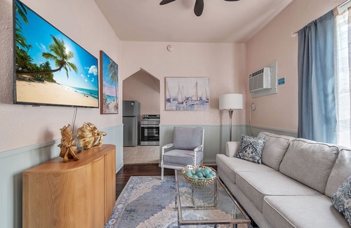 Gulfport Condo | 🌴Great Location☀Walk To Beach🐬Ledoux Carre' #1🐠Historic Charm! Pet Friendly