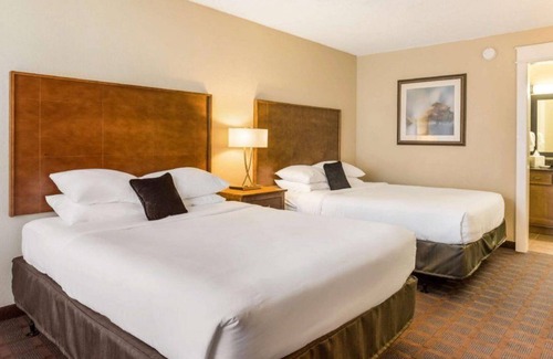 Branson House | Great Relaxing Overnight Stay! 3 Amazing Units! Close to Table Rock State Park!