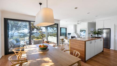 Killcare House | Great Views, Easy Walk To Beach and Bay In Bush Setting