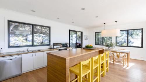 Killcare House | Great Views, Easy Walk To Beach and Bay In Bush Setting