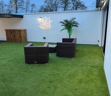 Crumlin Bed & Breakfast | Green Monkey Lodge