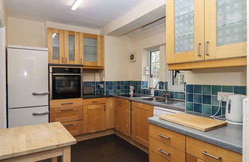 Budleigh Salterton Cottage | GREENHEDGES, pet friendly, with a garden in Budleigh Salterton