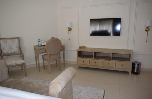 Punjab Hotel | Greenpak Hotel by ChenOne