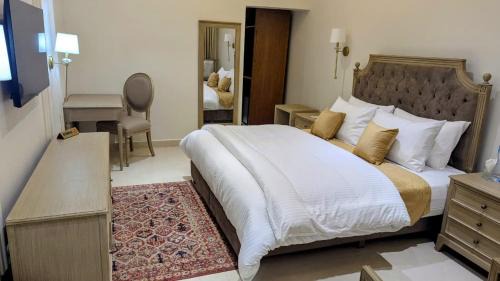 Punjab Hotel | Greenpak Hotel by ChenOne