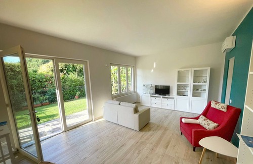 Gardone Riviera Apartment | Grethel - Theater Home, a few steps from the beach of Gardone Riviera