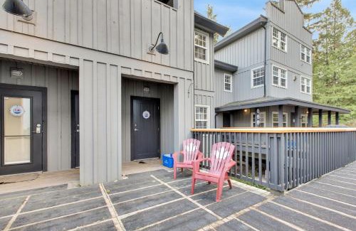 Ucluelet House | Grey Whale, Pet Friendly Studio at The Beach