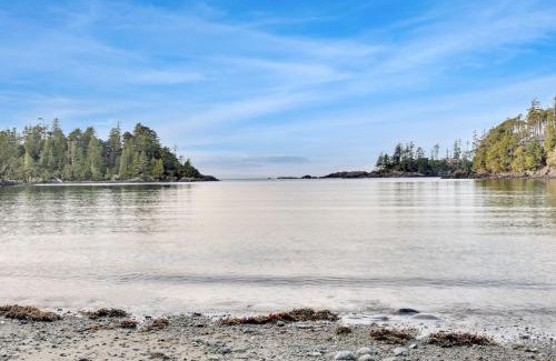Ucluelet House | Grey Whale, Pet Friendly Studio at The Beach