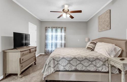 Acworth House | Grill & Chill Retreat