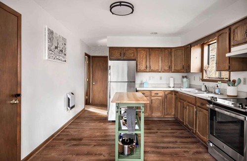 Berkeley Springs Cabin | Grill, Fire Pit, WiFi, Deck, Hammock, Games & Dogs