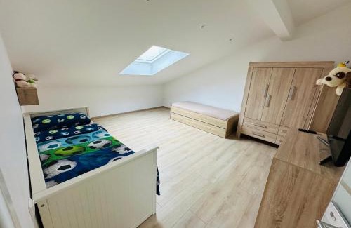 Hilbringen Apartment | Große Ferienwohnung Gästehaus NEUBAU Merzig 120m2