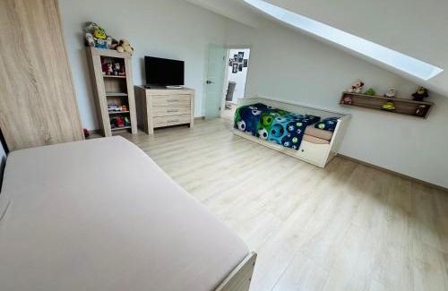 Hilbringen Apartment | Große Ferienwohnung Gästehaus NEUBAU Merzig 120m2